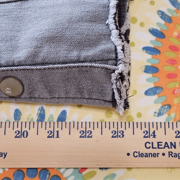 Lori Goldstein QVC Tailored Distressed Edges Denim Jacket Size 12 - Picture 12 of 12